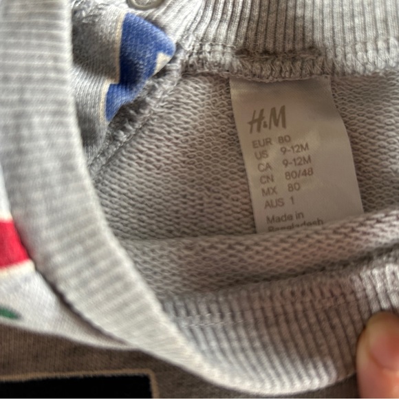 Bundle of three 9-12 months sweatshirts - Picture 6 of 7